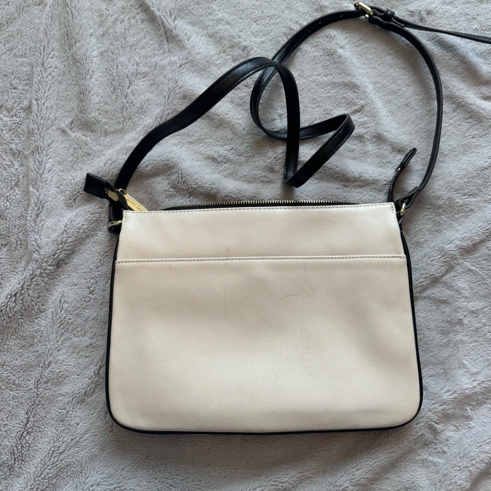 Anne Klein Black and White‎ Adjustable Strap Expandable Crossbody Bag - Picture 3 of 10